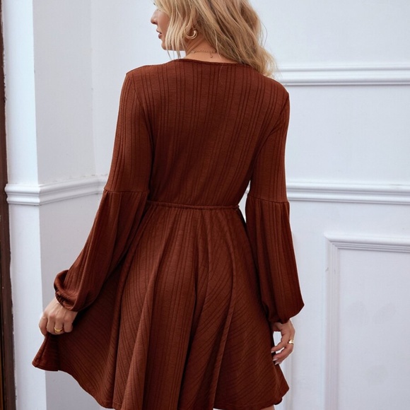 Waist tie v neck ribbed knit long sleeve dress - Picture 4 of 8